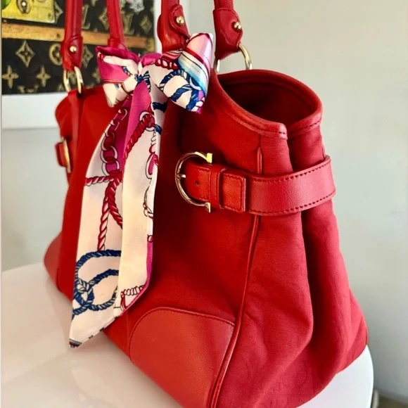 Salvatore Ferragamo Red Gancini Embossed
Shoulder Bag - Picture 11 of 13